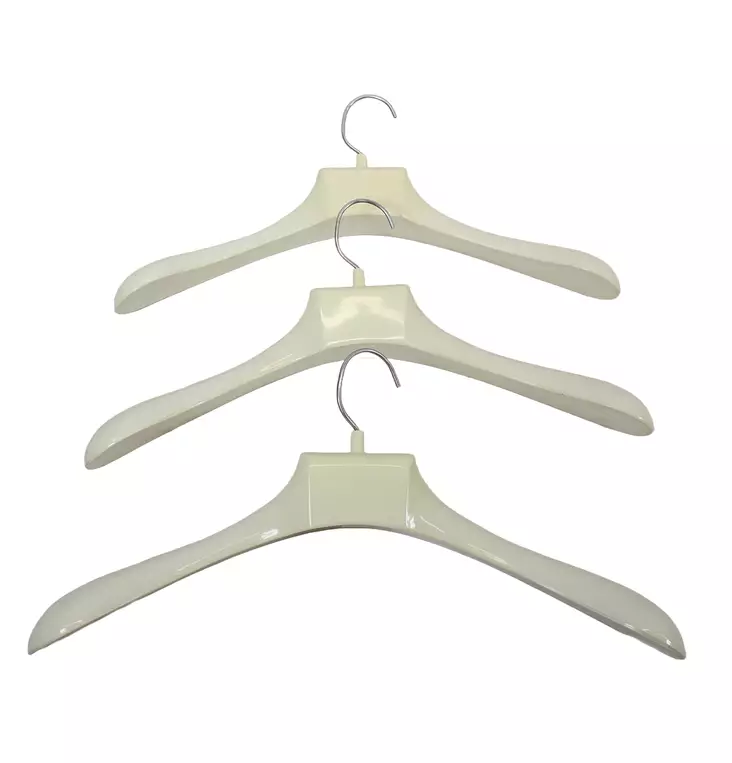 majuri2_hengarit_valkoinen_3kpl_kuva1.jpg - Käytetyt Muut sisustustavarat - A00000540 - 1