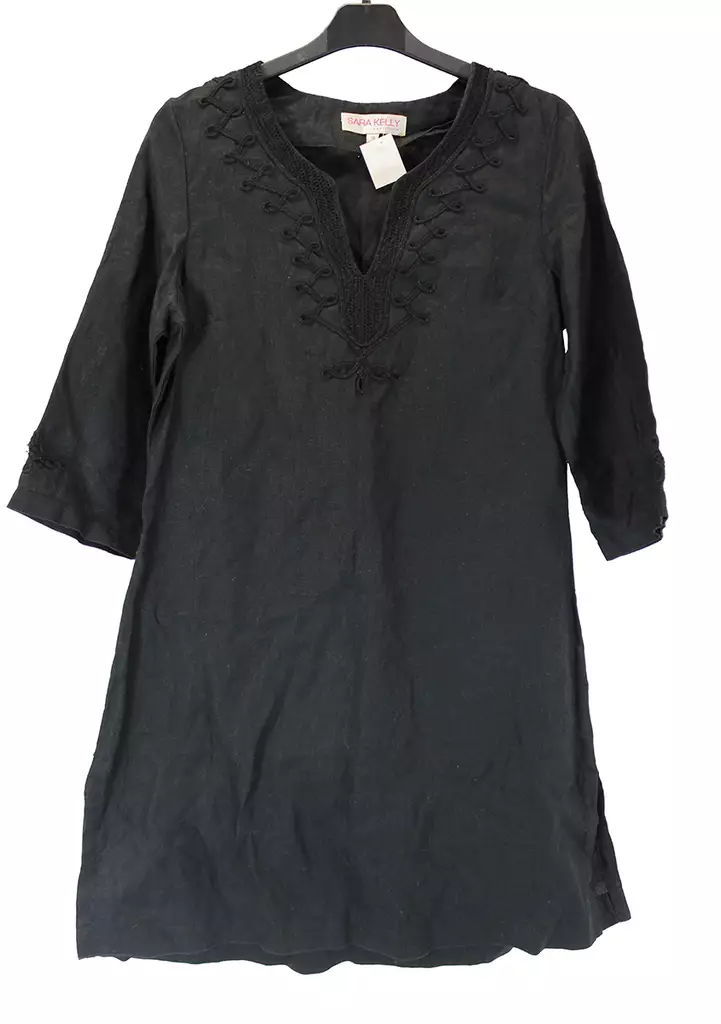 SaraKelly_collection_mustamekko_edestä.jpg - Käytetyt Naisten mekot ja hameet - A00001662 - 1