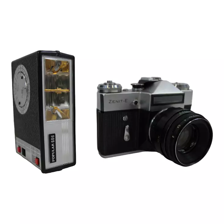 Zenit_E_kamera_ja_laukku_kuva2.jpeg - Käytetyt Kamerat - A00000773 - 1
