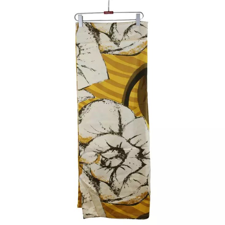 Valkeat_ruusut_Metsovaara_Design_Tampella_poytaliina.jpeg - Käytetyt Pöytäliinat - A00000724 - 1