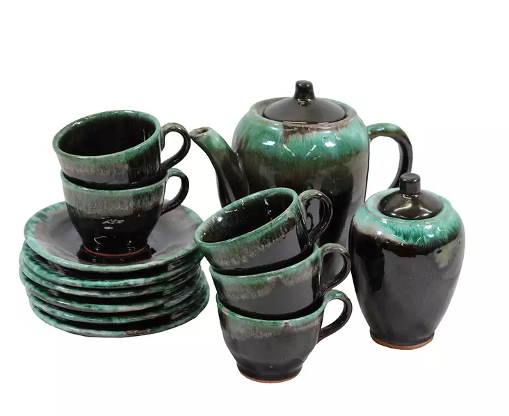 kahviastiasto_kuva1.jpg - Käytetyt Mukit ja kahvikupit - A00000585 - 1