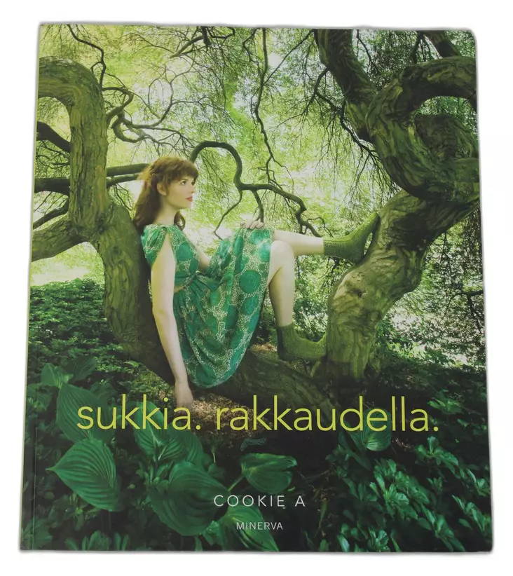 23072025_IMG_0140.jpg - Käsityökirjat - A00000865 - 1