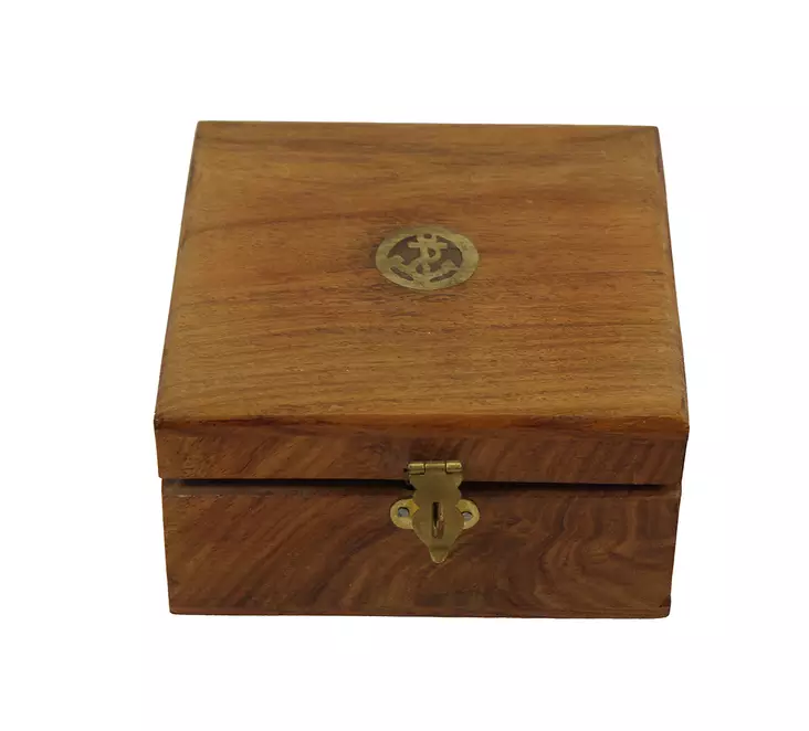 Kompassi_puinenrasia.jpg - Käytetyt Koriste-esineet - A00000475 - 1