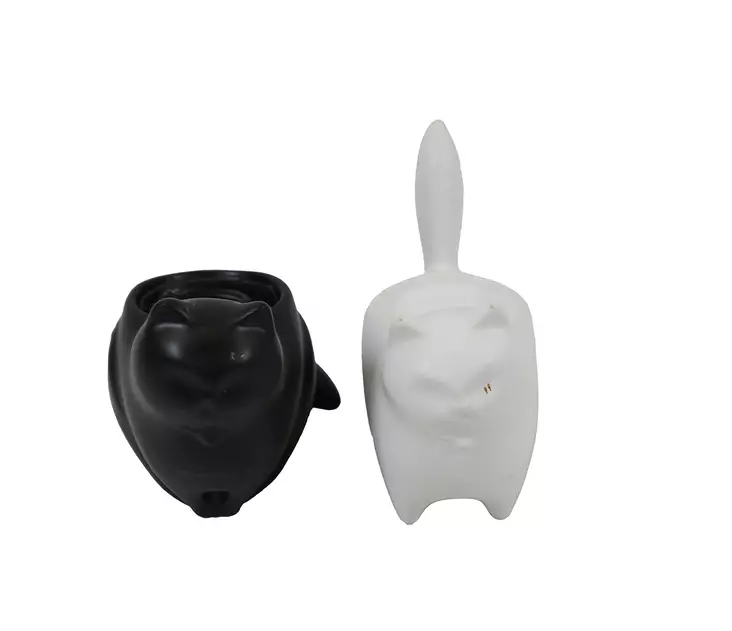 partylite_tuikkukipot_mustavalkoinenkissa.jpg - Käytetyt Kynttilänjalat - A00000346 - 1