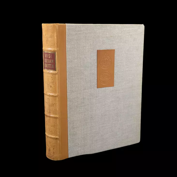 IMG_0472.jpg - Historiakirjat - A00003046 - 1